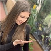 Romanian tutor providing lessons for Romanian people willing to learn English